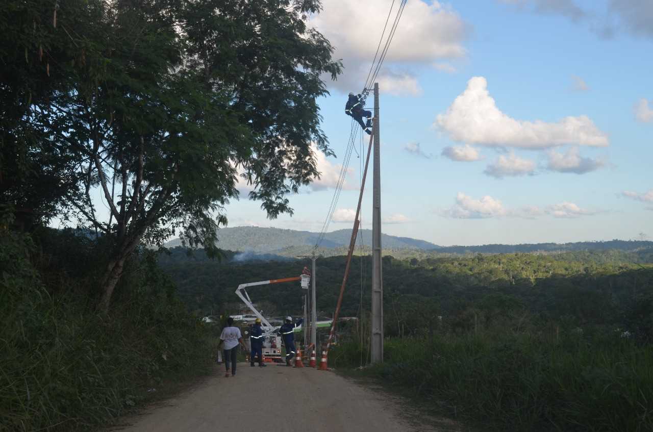 Camacã: Moradores da Rua CG felizes com a chegada da iluminação